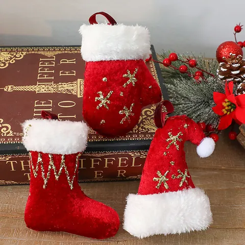 Rode Witte Kerstboom Hangende Ornamenten Fluwelen Kerstsok Hoed Handschoen Hangers Met Gouden Glitter Sneeuwvlok Patroon Kunstbont Trim Feestelijke Decoraties