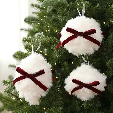 Boules de Noël Suspendues en Peluche Blanche Style Européen Avec Nœud en Velours Rouge Ornement de Sapin Décoration de Maison Festival