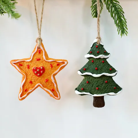 Vintage Resin Christmas Hanging Ornaments Snowflake Heart Star Xmas Tree Rocking Horse Relief Festive Decorative Craft Pendant With Rope For Home Party Holiday Decor
