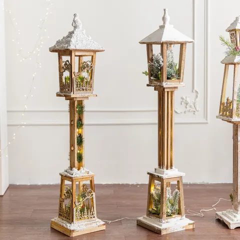 Noords Vintage Kerstmis Houten Staande Lantaarn LED Vloerlamp Rendier Pijnboom Ontwerp Witte Sneeuw Decoratie Voor Hotel Restaurant Etalage