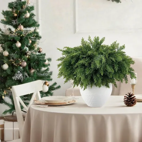 Ramo di Pino di Norfolk Artificiale Realistico per Decorazione da Tavolo Fai Da Te Natalizia Fascio di Verdura Foglie di Cipresso