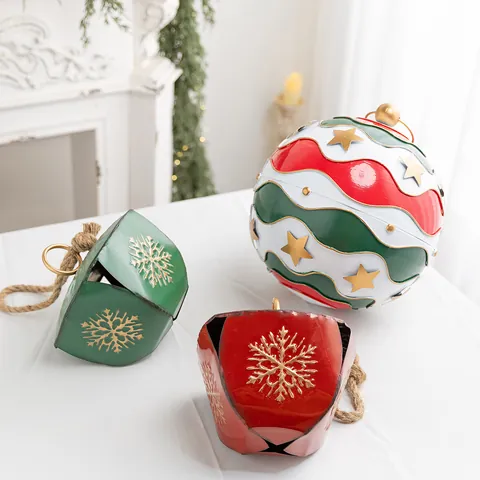 Cloche de Noël en Métal Vintage Ornement Suspendu Rétro Peint Flocon de Neige Losange Sphère Ronde Décoration de Noël en Fer Forgé