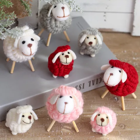 Handgemaakte Wollen Vilt Kerstmis Schaap Ornament Schattige Tafeldecoratie Lam Houten Basis Mini Dier Figuurtje Voor Huisdecoratie