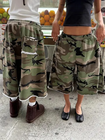 Short en Molleton Camouflage Rétro Américain pour Femmes Imprimé Jambe Large Avec Ourlet Brut Effiloché pour Streetwear