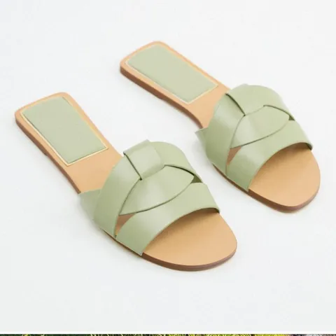 Ciabatte Piatte da Donna con Punta Quadrata e Cinturino a Croce Sandali Semplici Versatili per Esterno Estivo in Microfibra