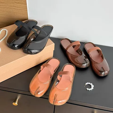 Pantoufles Jelly Décontractées pour Femmes Orteil Séparé Tabi PVC Cristal Bout Rond Mules Avec Sangle Élastique Semelle Souple Chaussures Été Plage