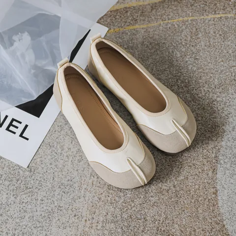 Women Split Toe Flat Shoes PU Leather Soft Sole Slip-on Loafers Casual Patchwork Tabi Style Comfort Walking Shoes For Women