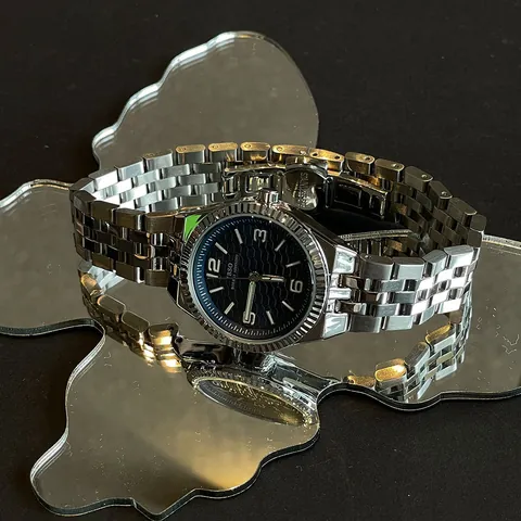 Dames Mode Quartz Horloge Legering Roestvrij Staal Gekartelde Bezel Jubilee Armband Honingraat Wijzerplaat Waterdicht Luxe