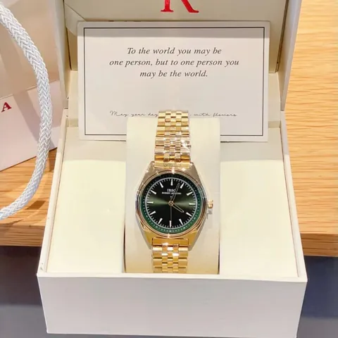 Orologio al Quarzo di Lusso da Donna Elegante Cinturino in Lega d'Oro Quadrante Rotondo Impermeabile Specchio in Vetro Minerale per Feste Quotidiane
