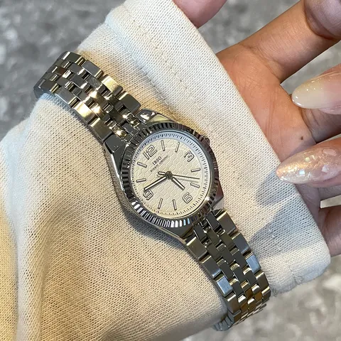 Dames Mode Quartz Horloge Legering Roestvrij Staal Gekartelde Bezel Jubilee Armband Honingraat Wijzerplaat Waterdicht Luxe