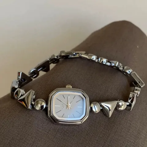 Vintage Irregular Bracelet Watch For Women Luxury Geometric Metal Band Niche Design Quartz Wristwatch Minimalist Elegant Dress Watch