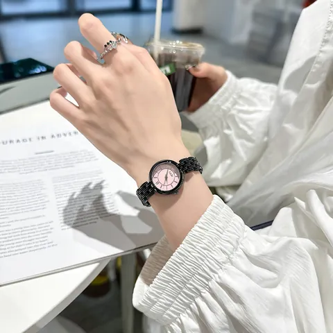 GEDI Γυναικείο Ρολόι Quartz με Μικρό Στρογγυλό Καντράν Απλό Μόδα Ελαφριά Πολυτέλεια Κράμα Ατσάλινο Μπρασελέ Ρωμαϊκοί Αριθμοί
