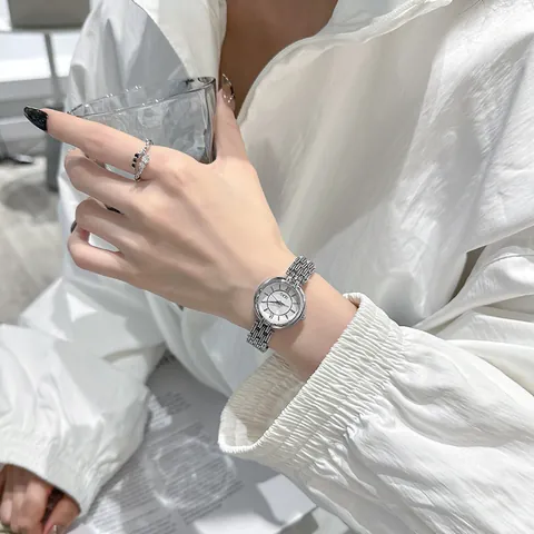 GEDI Γυναικείο Ρολόι Quartz με Μικρό Στρογγυλό Καντράν Απλό Μόδα Ελαφριά Πολυτέλεια Κράμα Ατσάλινο Μπρασελέ Ρωμαϊκοί Αριθμοί
