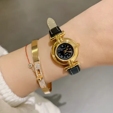 Montre à Quartz pour Femmes Chiffres Romains Vintage Cadran Rond Cuir Acier Inoxydable Bracelet Maille Élégante Mode