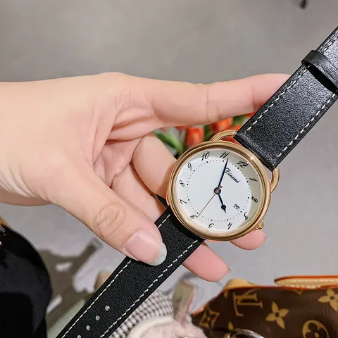 Women Quartz Watch With Shell Dial Calendar Alloy Case Microfiber Leather Strap Round Minimalist Commuting Analog Wristwatch