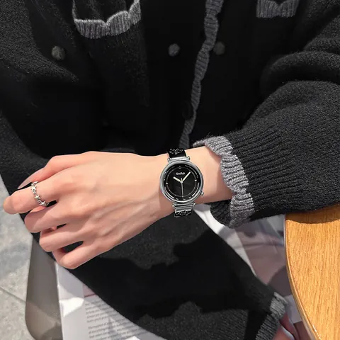 GCCLIYO Damen Mode Quarzuhr Süßer Kühler Stil Herz Welpe Geschnitztes Legierung Armband Lässige Armbanduhr Für Damen