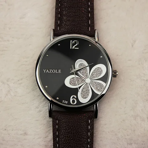 Orologio al Quarzo Quadrifoglio da Donna Quadrante Floreale Squisito Cassa in Lega Cinturino in Pelle Stile Coreano OL Orologio da Polso