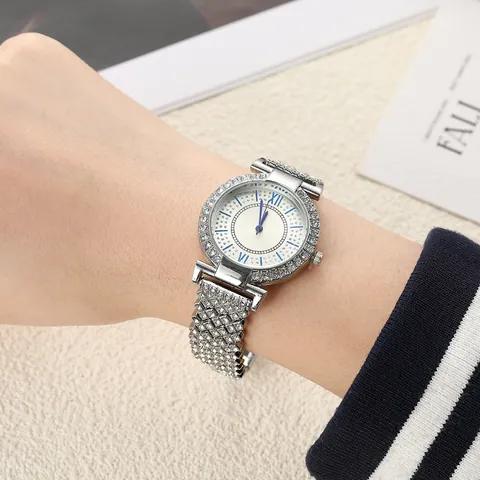 Fashion Women Quartz Watch Rhinestone Inlaid Roman Numerals Alloy Bracelet Wristwatch Elegant Ladies Jewelry Watch