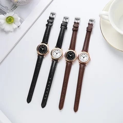 Montre à Quartz Vintage Style Preppy Petit Cadran Rond pour Femmes Minimaliste Bracelet en Similicuir Fin Montre-Bracelet Chiffres Arabes Montre d'Examen Étudiant