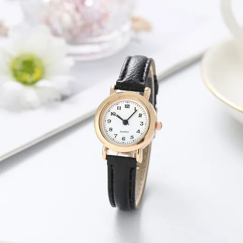 Montre à Quartz Vintage Style Preppy Petit Cadran Rond pour Femmes Minimaliste Bracelet en Similicuir Fin Montre-Bracelet Chiffres Arabes Montre d'Examen Étudiant