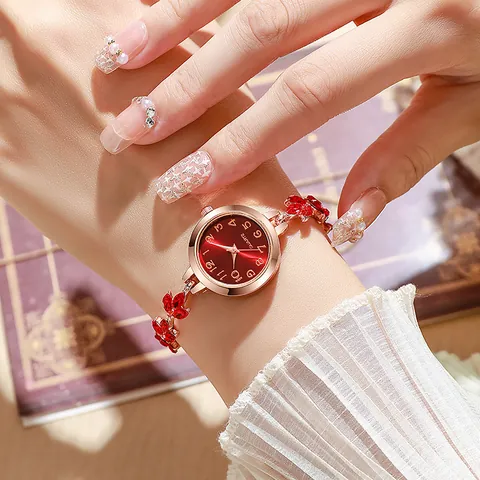 Exquisite Alloy Stainless Steel Bracelet Watch for Women with Rhinestone Leaf Design Pull-Tab Adjustable Quartz Watch