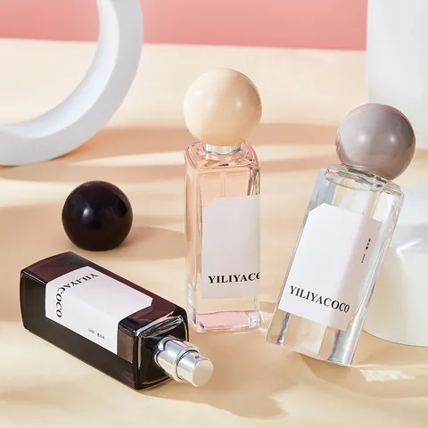 Profumo Donna a Lunga Durata 30ml Fragranza Fresca Floreale Fruttata Eau De Toilette Spray in Vetro Regalo Minimalista