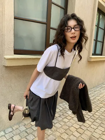 Set da Donna Preppy con Top a Canotta a Righe e T-shirt Bianca a Girocollo Basic Casual in Misto Cotone Stile a Strati