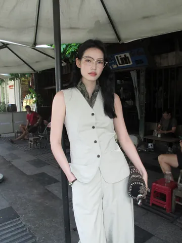 Women's Minimalist Cotton Blend V-Neck Vest Waist-Cinched Single-Breasted Sleeveless Top Cotton Polyester Nylon Autumn Casual Vest