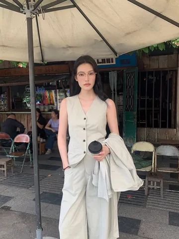 Women's Minimalist Cotton Blend V-Neck Vest Waist-Cinched Single-Breasted Sleeveless Top Cotton Polyester Nylon Autumn Casual Vest