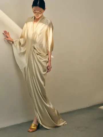 Franse Stijl Nieuwe Chinese Jurk V Hals Acetaat Elegant Vleermuismouw Geplooid Lange Jurk Ivoorwit Feest Bruiloft Jurk