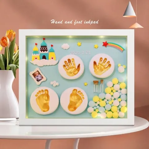 Baby Hand Und Fußabdruck Set Neugeborenen Erinnerungsrahmen Mit Ton Stempelkissen Fötal Haar Flaschen LED Licht DIY Baby Party Geschenk Fotorahmen
