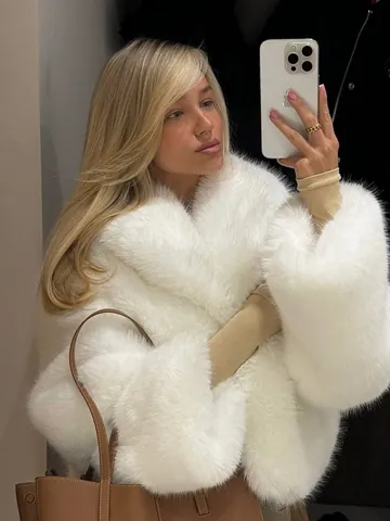 Women's Elegant Faux Fur Coat Winter Warm Fluffy Shawl Collar Solid Color Short Jacket Top With Pockets For Party Daily Wearing
