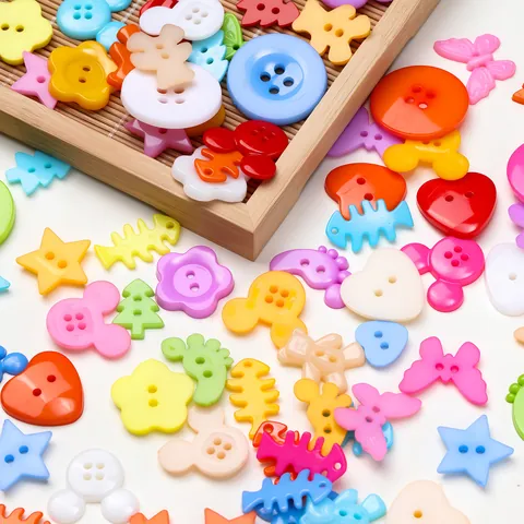 Boutons en Plastique de Dessins Animés Multicolores pour Bricolage Enfants Accessoires de Couture Mélange Animaux Fleurs Cœur Étoile Boutons Décoratifs Deux Trous
