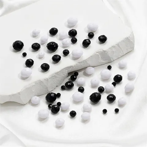 Perles Plates en Acrylique Facetté Noir Blanc Couleur Unie Trou Droit Perles en Vrac pour Enfants DIY Fabrication de Bijoux Bracelet Collier