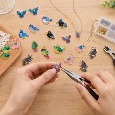 Colgantes de Esmalte de Aleación de Zinc de Aves de Varios Estilos Chapados en Oro Coloridos Loros Colibríes Charms para Hacer Joyas DIY Colgantes