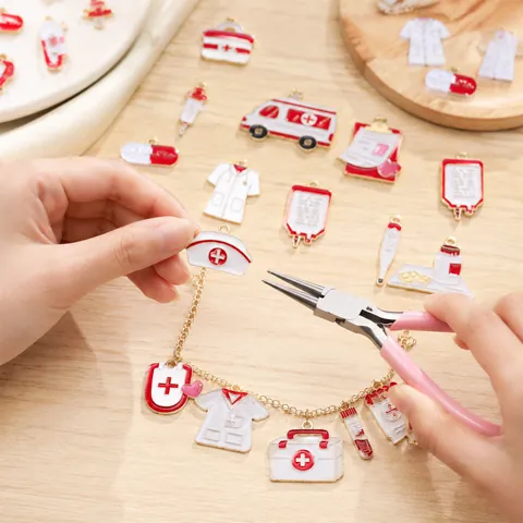 Medizinisches Thema Zinklegierung Emaille Charms Rot Weiß Krankenschwesternhut Krankenwagen Stethoskop DIY Schmuck Zubehör Für Ohrringe Halskette