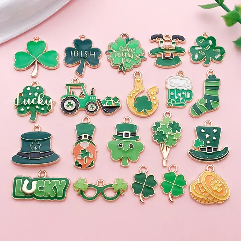 Bréloques en Alliage de Zinc Émaillé DIY pour la Saint-Patrick Trèfle à Quatre Feuilles Trèfle Chapeau de Leprechaun Chope de Bière Pendentif pour la Fabrication de Bijoux