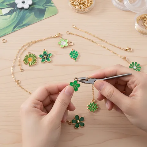 Groene Serie Bloem Charms Zinklegering Emaille Floral Klaver Madeliefje Hanger Voor DIY Oorbel Armband Sieraden Maken Mix Stijlen