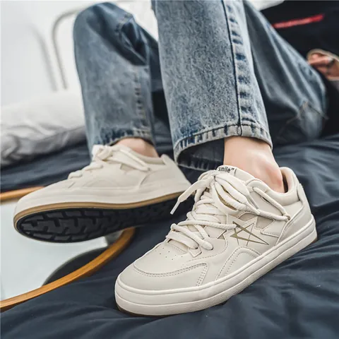 Korean Style Men Low Top Casual Skate Shoes Breathable Synthetic Leather Retro Sneakers With Star Pattern Lace Up Skate Shoes