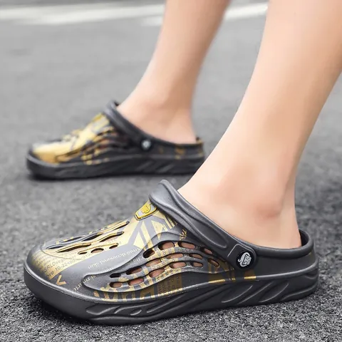 Men's Newspaper Print Clogs Breathable Non-Slip EVA Beach Sandals Outdoor Casual Closed Toe Slides Garden Shoes Big Size 49