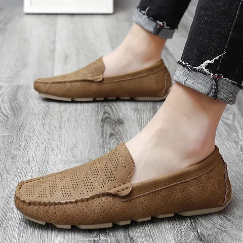 Mocassins Décontractés pour Hommes Respirants Ajourés Slip-on Chaussures de Conduite Tendance Couleur Unie Cuir PU Moccasins Plats Marche Extérieure