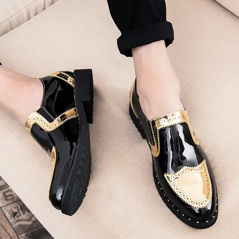 Men's British Style Brogue Patent Leather Shoes Fashion Rivet Slip-on Casual Dress Shoes Gold Silver Black Stage Shoes