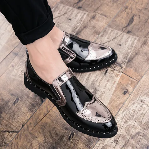 Men's British Style Brogue Patent Leather Shoes Fashion Rivet Slip-on Casual Dress Shoes Gold Silver Black Stage Shoes