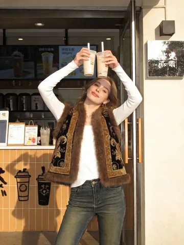 Women Ethnic Beaded Embroidery Vest Faux Fur Trim Vintage Sleeveless Waistcoat Bohemian Open Front Streetwear Polyester Top
