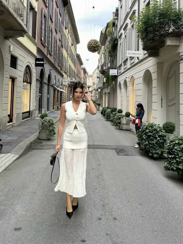 Conjunto de Falda Plisada y Chaleco de Punto Estilo Europeo para Mujer Botones Dorados Top sin Mangas y Falda
