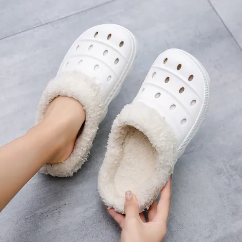 Unisex Winter Gefütterte Clogs Warme Künstliche Plüsch Hausschuhe Atmungsaktive Ausgeschnittene EVA Slipper Lässige Schuhe