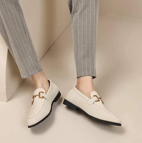 British Style Men Casual Loafers Slip-on Flats Shoes With Gold Horsebit Decoration Fashion Outdoor Lightweight Dress Shoes