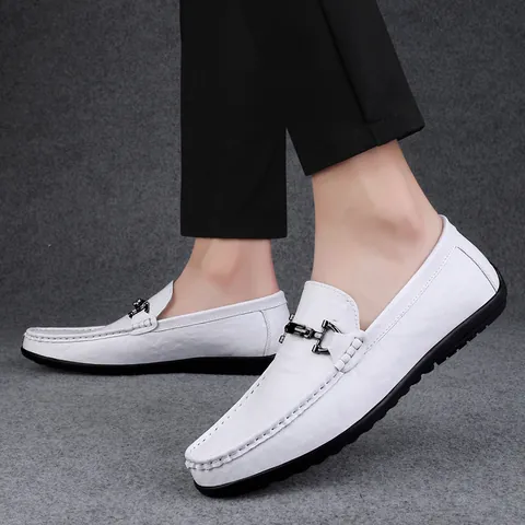 Mocasines de Cuero Casual de Negocios de Estilo Británico para Hombre Suela Suave Transpirables Zapatos de Conducir con Hebilla de Metal