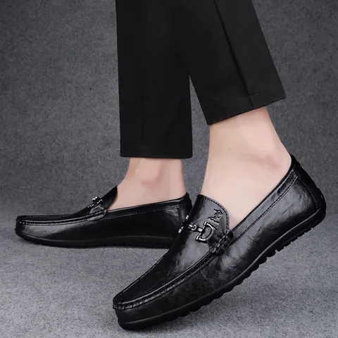 Mocasines de Cuero Casual de Negocios de Estilo Británico para Hombre Suela Suave Transpirables Zapatos de Conducir con Hebilla de Metal