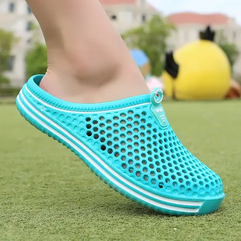 Sabots de Couple d'Été Respirants Évidés en Nid d'Abeille Chaussures de Jardin Légers en Plastique EVA Sandales Plates pour Hommes Femmes Décontracté